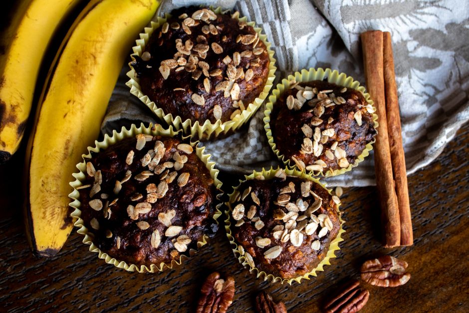 Healthy Banana Oatmeal Bread Recipe: Naturally Sweet & Moist 2 Ingredients for healthy banana oatmeal bread laid out on a kitchen counter: ripe speckled bananas, rolled oats, maple syrup, eggs, and cinnamon.